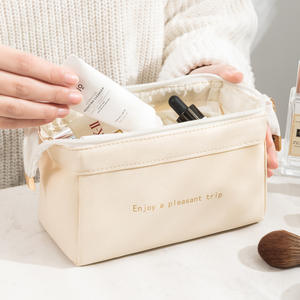 Bolsa de cosméticos con forma de nube, organizador de viaje portátil con apertura grande de PU beige para maquillaje y lápiz labial - Product Image 1