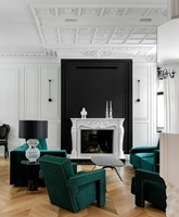 Cheminées sculptées à la main en granit noir de luxe Cheminée en pierre naturelle décorative d'intérieur
