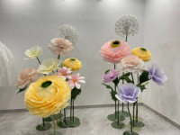 Décorations de vitrine de magasin faites à la main, pivoines, renoncules, fleurs géantes en papier crépon colorées pour la décoration de mariage et de fête