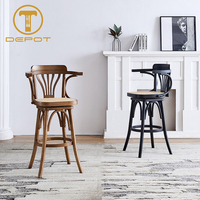 Chaises de bar modernes en bois massif avec dossier haut, assise en rotin tressé, accoudoirs et repose-pieds – Vente en gros