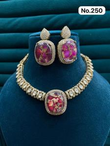 Ensemble collier et boucles d'oreilles en zircon de designer moderne avec un design de pierres étincelantes pour la collection de bijoux de mode féminine - Product Image 4