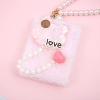 Miroir cosmétique pliable en peluche moelleuse avec décor d'ours LOVE, cordon perlé, miroir de poche double face portable, cadeau pour filles
