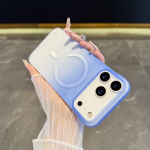 Coque rigide magnétique semi-transparente dégradée sans cadre, semi-couverte et mate, résistante aux chutes, compatible avec iPhone 17 - Product Image 1