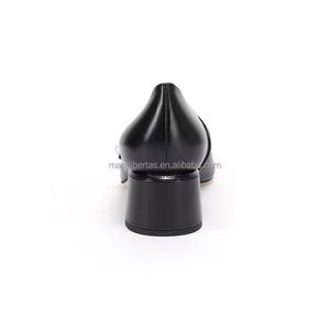 Zapatos de Tacón Grueso con Punta Cuadrada Estilo Mary Jane de JimmysChoos para Mujer, Diseño de Marca JC, 4.5cm, Alta Calidad - Product Image 4