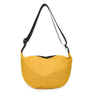 Sac bandoulière demi-lune décontracté personnalisé en nylon imperméable avec logo pour extérieur - Product Image 4