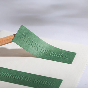 Bán buôn tùy chỉnh thương hiệu logo nghệ thuật Matte kết cấu giấy Emboss 3D Sticker hộp niêm phong Nước hoa đóng gói nhãn - Product Image 1