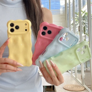 Funda Protectora de TPU Suave con Burbujas Onduladas 3D y Diseño de Meteorito para iPhone 11 12 13 14 15 16 17 Pro Max, Color Caramelo Brillante, Protección para la Cámara - Product Image 2