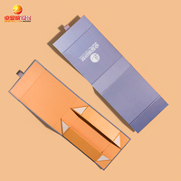 Boîte cadeau rigide en papier magnétique de luxe personnalisée avec dorure à chaud, biodégradable et robuste pour l'emballage de vêtements