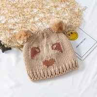 Gorro Infantil Clásico con Diseño de Mariquita y Oso, 100% Acrílico, Diseño en Contraste Azul y Rojo, Unisex para Niños y Niñas, Grueso y Cálido para Otoño