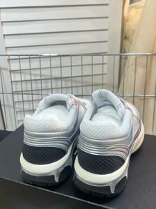 รองเท้ากีฬาลำลองผ้าตาข่ายสั่งทำพิเศษจากดีไซเนอร์สุดหรู ระบายอากาศได้ดี กันลื่น และทนทานต่อการสึกหรอ - Product Image 2