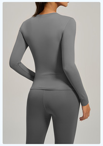 Haut de yoga léger et respirant à manches longues pour femme, coupe ajustée, col rond, imprimé sur le devant, sans coutures, couleur unie - Product Image 6