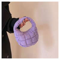 Nouveau sac sous le bras coréen tendance et élégant pour femme, design matelassé à carreaux et effet nuage
