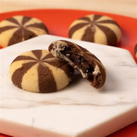 Biscuits remplis de crème au chocolat faisant la machine Machine à mochi à double remplissage Biscuits à trois trémies Machine à incruster et à former
