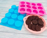 Molde de Silicona Ecológico Antiadherente de 12 Cavidades para Caramelos Cilíndricos, Chocolate, Galletas, Muffins, Pasteles, Brownies, Jabones, Cocina y Hogar