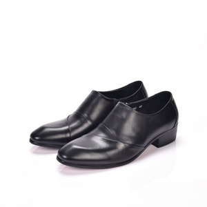 Nuevos Zapatos de Vestir Estilo Inglés para Hombre con Tacones Bajos, Casuales, de Cuero, a la Moda, con Punta en Pico y Aumento de Altura - Product Image 1