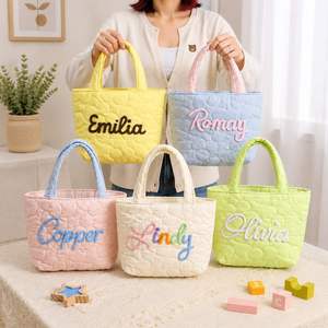 Sac fourre-tout matelassé personnalisé à motif floral avec nom, sac à main en tissu floral rembourré, design ouvert avec poignées courtes - Product Image 1