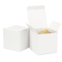 Boîte d'emballage cadeau en carton blanc en gros avec fenêtre en PVC, fermeture personnalisée, pelliculage mat, boîte d'emballage pliable en carton