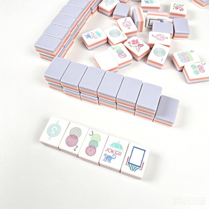 En stock, livraison gratuite, jeu de mahjong de voyage coloré, 160 tuiles de mahjong américaines gravées en acrylique de luxe à 4 couches - Product Image 5