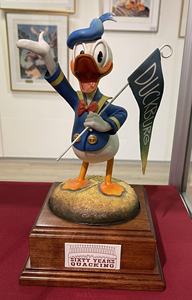 Fabricante al por mayor al aire libre jardín Parque centro comercial decoración ecológica fibra <span class=keywords><strong>de</strong></span> vidrio escultura <span class=keywords><strong>Pato</strong></span> Donald Navidad - Product Image 6