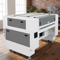 Machine de gravure laser sur tissu, découpeuse laser CO2 pour la découpe de jeans en denim et de textiles
