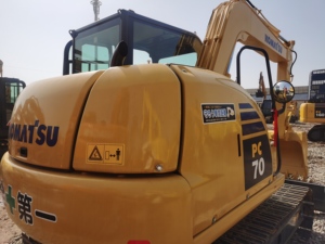 Miniexcavadora usada Komatsu Calidad asegurada Excavadora sobre orugas pequeña 7 toneladas Peso operativo 3M Capacidad de cubo Precio Kyb" - Product Image 4