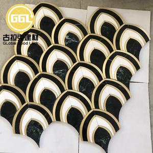 Mosaico de Mármol Pulido en Forma de Escama de Pez GGL, Incrustaciones de Mosaico de Latón Cortado con Chorro de Agua - Product Image 2