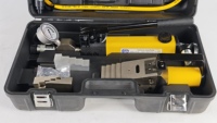 Equivalente a ENERPAC FSH-14 K, Separador Hidráulico de Bridas de 14 Toneladas, 700 Bares, Apertura de 80 mm, Kit Separador de Cuñas Tipo Dividido