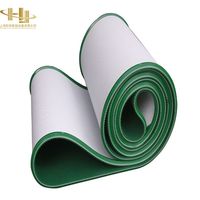 Bande transporteuse en PVC pour le transport de cartons et de colis en entrepôt et en distribution logistique avec surface résistante à l'usure