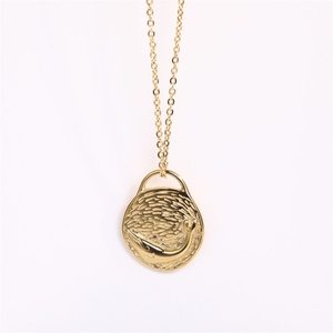 สร้อยคอจี้รูปนกและโลมาสองด้าน ชุบทอง ทำจากสแตนเลสสตีลวินเทจ - Product Image 2
