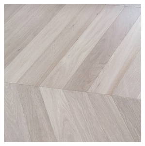Luz de luz de Color blanco cálido Chevron 60 grados diseñado pisos de roble - Product Image 1