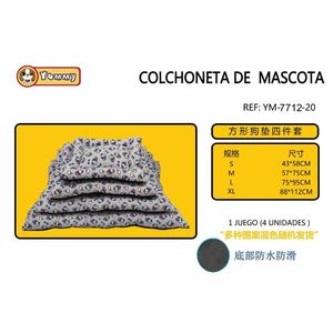 Set di Quattro Tappetini Antiscivolo per Cani con Motivo Quadrato per il Comfort e la Sicurezza degli Animali Domestici - Product Image 1