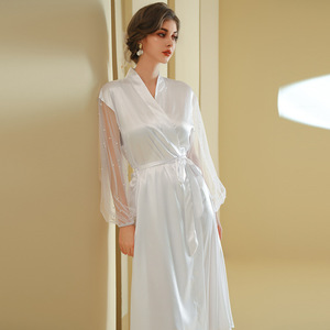Peignoir <span class=keywords><strong>de</strong></span> Mariée en Satin Blanc pour <span class=keywords><strong>Femme</strong></span> à Manches Longues, Personnalisable avec Logo - Product Image 1