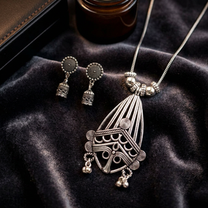 Collar de latón con aspecto de joyería de fiesta, el más vendido, con cadena oxidada y colgante de la Diosa Durga. - Product Image 3
