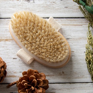 Cómodo agarre cepillo de ducha anticelulítico de mano cerdas de jabalí Natural cepillo de cuerpo ovalado exfoliante seco de madera - Product Image 3