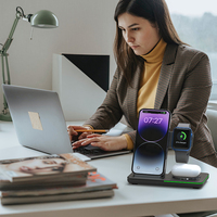 NEWQI Productos calientes Mini estación de carga multifunción plegable Reloj Auricular 3 en 1 Cargador inalámbrico Teléfono celular 15W Rápido