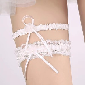 Ceinture de jarretière de mariée M8242, jarretière de mariée en dentelle avec fleur en mousseline blanche - Product Image 1