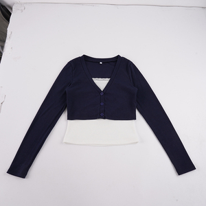 Top Corto Minimalista de Manga Larga con Cuello en V, Encaje y Efecto de Capas, Estilo Colorblock, Ajuste Delgado y Versátil - Product Image 6