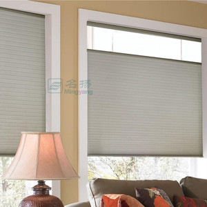 Tissu manuel <span class=keywords><strong>jour</strong></span> <span class=keywords><strong>nuit</strong></span> nid d'abeille rideau stores sans fil pris en charge à la main stores de fenêtre avec rouleau cellulaire à ressort - Product Image 3