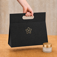 Boîte d'emballage cosmétique pliable personnalisée, carton cadeau carré recyclable avec poignée pour les ensembles de soins de la peau