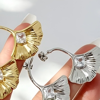 Boucles d'oreilles tendance en forme de feuille de Ginkgo, dorées et argentées, avec breloque feuille, créoles côtelées et cristaux carrés sertis, pour femme, style soirée