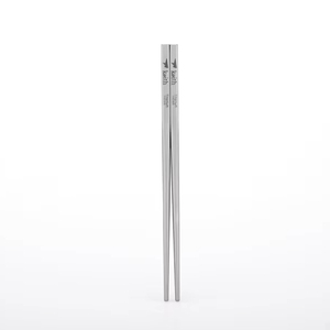 Baguettes de luxe modernes de conception coréenne en titane écologique, couleur argent, surface sablée, réutilisables, avec manche carré solide, vente en gros - Product Image 4