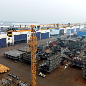 Grue à tour à plateforme plate DaHan série Qtz 5013, <span class=keywords><strong>moment</strong></span> de levage de 63 t.m, capacité maximale de 5 tonnes, hauteur de levage de 150 m, portée de 50 m - Product Image 5