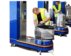 Máquina de embalaje para cajas de cosméticos bolsas de viaje máquinas de embalaje de equipaje <span class=keywords><strong>precio</strong></span> más bajo envoltura de campana palé - Product Image 1