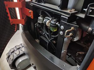 Nouvelle pelle sur chenilles avec fonction de conversion en balayeuse ou aspirateur, un véhicule de nettoyage efficace - Product Image 6
