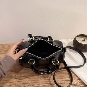 Bolso de Mano Boston de Lujo, Estilo Retro, con Detalles de Remaches, Cierre Resistente, Correas de Hombro Ajustables, para Uso Diario Femenino 2025 - Product Image 2