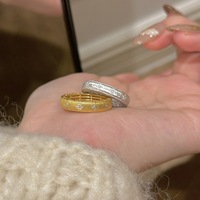 Bague florale rétro 2026 en strass brossé, bicolore, délicate, polyvalente, de qualité supérieure, tendance