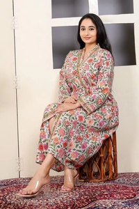 ชุดคลุมอาบน้ำสไตล์โบฮีเมียน ลายคันธา งานพิมพ์บล็อกแบบอินเดีย ผ้าพิมพ์มือ ย้อมสีธรรมชาติ น้ำหนักเบา - Product Image 3