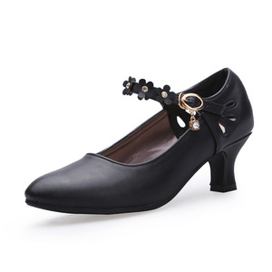 Chaussures de danse de salon à bout fermé pour femmes, chaussures de danse à talons bas de caractère de Salsa, Tango et Waltz - Product Image 3