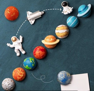 Aimants de réfrigérateur en résine protégés par le droit d'auteur, en stock, avec motifs planétaires, astronautes, vaisseaux spatiaux, Terre et Lune, pour la maison et les voyages - Product Image 3