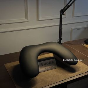 Almohada de Apoyo para Manos en Forma de U, Estilo Ruso, Ergonómica, de Cuero PU, para Manicura y Arte de Uñas, para Salón de Belleza - Product Image 1
